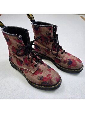 Dr Martens Size 9 Women’s Vintage Bouquet Castel Floral Print Lace-Up Boots